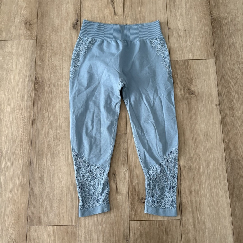 Fabletics Leggings Womens Medium Light Blue Mid Rise Seamless Floral Cropped